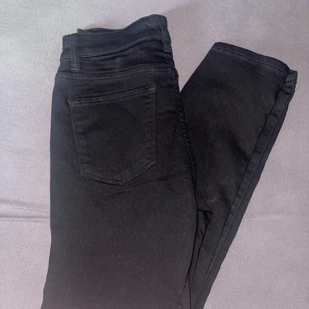 Black skinny jeans.